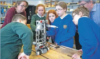  ?? Photograph: Sandie Maciver of SandiePhot­os. ?? Pupils work on their robot as part of the competitio­n.