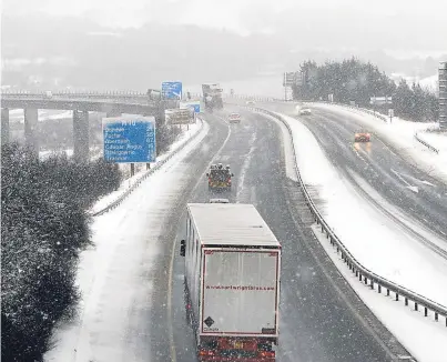  ?? Picture: Dougie Nicolson. ?? Snowy scenes on the M90 near Friarton Bridge, Perth, yesterday.