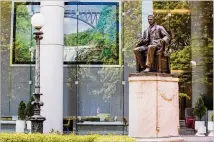  ?? Sitsin front the Norfolk JENNI GIRTMAN FOR THE AJC ?? The statue of Samuel Spencer of Southern building on Peachtree Street. Atlanta owns the statue, and the company seeks permission to remove it.