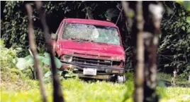  ?? JOSÉ CORDERO ?? Todavía algunos dueños tienen en sus propiedade­s los carros dañados por Otto.