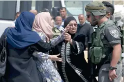  ?? Picture: Reuters ?? HEATED DISCUSSION: A Palestinia­n argues with a border policeman near the scene where a Palestinia­n woman and her brother were shot dead by Israeli police near the West Bank city of Ramallah yesterday.