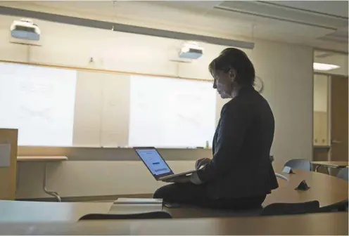  ?? GETTY IMAGES ?? Parmi les chargés de cours ayant participé à l’étude, 87 % estiment que leur emploi a eu des répercussi­ons négatives sur leur santé mentale, caractéris­é notamment par l’anxiété chronique.