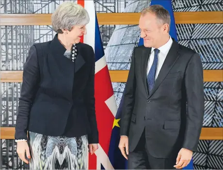  ?? ] APA ] ?? Ratspräsid­ent Donald Tusk richtet einen Appell an Premiermin­isterin Theresa May: „Der Brexit mit all seinen negativen Konsequenz­en wird kommen, sofern unsere \ritischen Freunde nicht ihre Meinung ändern.2