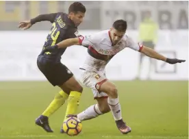  ??  ?? MILAN: Genoa’s Giovanni Simeone and Inter Milan’s Jeison Murillo, left, vie for the ball during a serie A soccer match between Inter Milan and Genoa, at the San Siro stadium in Milan, Italy, Sunday. —AP