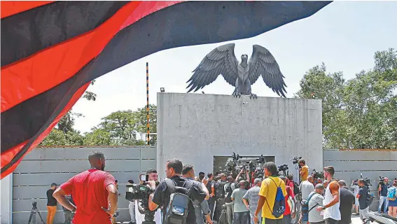  ??  ?? Centro de Treinament­o do Flamengo não poderá receber crianças e adolescent­es até que cumpra exigências de Bombeiros, Defesa Civil e prefeitura