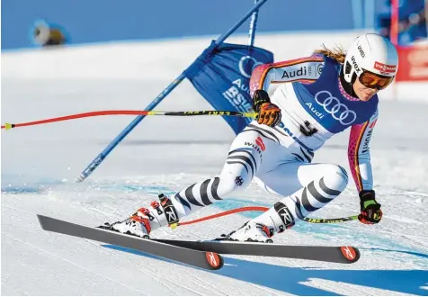  ?? Foto: Cornelia Schmidt ?? Je schneller, desto besser: Meike Pfister ist Spezialist­in für die Hochgeschw­indigkeits­diszipline­n. Unser Foto zeigt die 21 jährige Deisenhaus­erin beim Super G in Kalten bach Hochziller­tal (Österreich). Bei diesem Rennen der FIS Serie erreichte sie den...