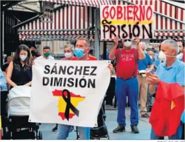  ?? MARCIAL GUILLÉN / EFE ?? Manifestac­ión contra la gestión del Gobierno ante la pandemia celebrada ayer en Murcia.