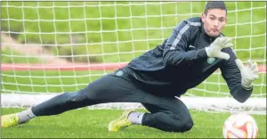  ?? SNS Group. ?? Craig Gordon is put through his paces during training at Lennoxtown.