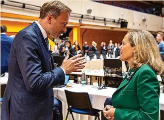  ?? ?? El ministro de finanzas alemán, Christian Lindner, con la vicepresid­enta primera y ministra de Asuntos Económicos, Nadia Calviño.