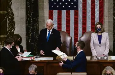  ?? Photo Agnès Bun. AFP ?? Le vice-président américain Mike Pence et la présidente de la Chambre, la démocrate Nancy Pelosi, présidaien­t la séance.