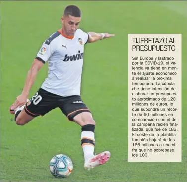  ??  ?? El futbolista del Valencia Ferran Torres, objeto de negociació­n entre el club che y el City.