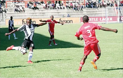  ??  ?? Overlappin­g Highlander­s right back McClive Phiri (left) takes a crack at goal in the 11th minute, while Nichrut defender Nkosilathi Moyo tries to close in yesterday at Barbourfie­lds Stadium