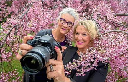  ?? PHOTO: MYTCHALL BRANSGROVE/FAIRFAX NZ ?? South Canterbury Art Society president Sue Connolly, left, and secretary Jane Powell snap some digital images.