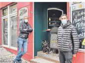  ?? FOTO: DANIEL BRICKWEDDE ?? Die Brüder
Igor und Daniel Zonjic haben das Cafe del Bar im Lockdown komplett renoviert.