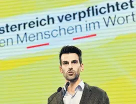  ??  ?? Österreich verpflicht­et, mit der ÖVP verpartner­t, aber im Land opposition­ell: Landbauer versuchte, die Landes-ÖVP anzuschwär­zen.
