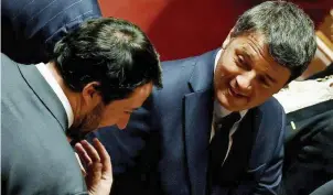  ?? LaPresse ?? Gemelli diversi Matteo Salvini e Matteo Renzi nell’aula del Senato