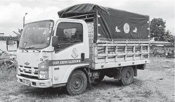  ??  ?? Un camión que transporta­ba cerdos fue recuperado en el cantón El Carmen, pero sin los animales.