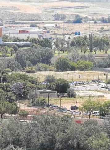  ?? ?? Panorámica del corazón del parque de Miraflores con el hueco aún libre que se