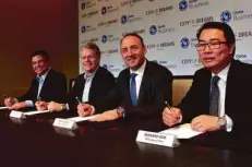  ??  ?? In the photo sealing the partnershi­p between City of Dreams Manila and Globe Business are (R-L) Bernard How, Melco Crown (Philippine­s) Chief Informatio­n Officer; Geoff Andres, Property President of City of Dreams Manila; Mike Frausing, Globe Business...