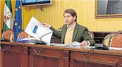  ?? F. O. ?? El alcalde de Cabra, Fernando Priego, en la presentaci­ón del presupuest­o municipal