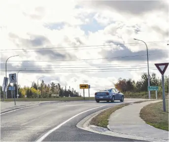  ??  ?? Le carrefour giratoire de Bertrand. La municipali­té est en attente d’une réponse du gouverneme­nt provincial pour y ajouter un petit monument. - Acadie Nouvelle: David Caron