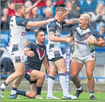  ?? ?? England’s Ryan Hall (far right) celebrates going over for the first try