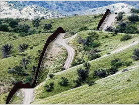  ?? MATT YORK / AP 2010 ?? A border fence separates Arizona and Mexico. In his memoir, former agent Francisco Cantu admits to slashing tires and draining migrants’ water bottles .