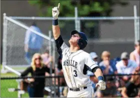  ?? MARK PALCZEWSKI — FOR DIGITAL FIRST MEDIA ?? La Salle’s Andrew Cossetti (3) points skyward after his home run against Red Lion.