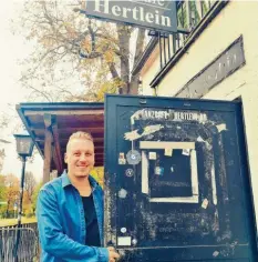  ?? Foto: Claudia Stegmann ?? Für Sebastian Bollinger öffnet sich nächstes Jahr eine neue Tür – nämlich die ins Hertlein. Der 34‰Jährige, der bereits die Sonderbar in Neuburg betreibt, wird der neue Pächter des Tanzcafés.