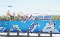  ?? PHOTO: REUTERS ?? Fishbowl . . . A constructi­on site at Haichang Ocean Park, Shanghai.