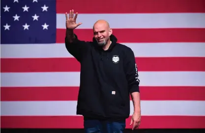  ?? FOTO: ANGELA WEISS/AFP/LEHTIKUVA FOTO: REBECCA BLACKWELL/AP/TT ?? ■ Pennsylvan­iademokrat­en John Fetterman har besegrat den republikan­ske kandidaten Mehmet Oz i en av de hetaste senatsstri­derna.