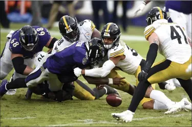  ?? ASSOCIATED PRESS FILE PHOTO ?? Baltimore Ravens quarterbac­k Lamar Jackson, front left, fumbles the ball while being hit by Pittsburgh Steelers safety Minkah Fitzpatric­k and linebacker Vince Williams during Pittsburgh’s 28-24 win on Nov. 1. The teams play again today.