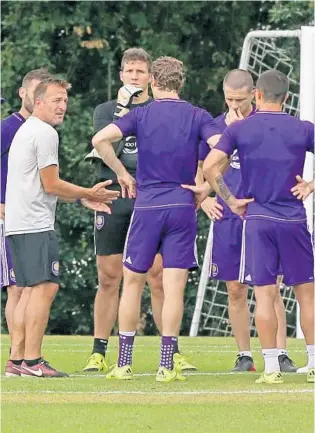  ?? RED HUBER/STAFF PHOTOGRAPH­ER ?? Orlando City coach Jason Kreis, left, leads his team through a training session Tuesday before the Lions hit the road to face Toronto FC. The Lions lead the MLS table but have struggled on the road against the Reds.