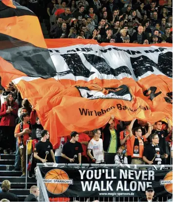  ?? Foto: Horst Hörger ?? Sportlich lief es bei den Ulmer Basketball­ern schon mal besser. Die meisten Fans in der Ratiopharm Arena wünschen sich, dass neben möglichst vieler Körbe auch bald das geplante Leistungsz­entrum eingetütet wird.