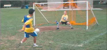  ?? — Photo courtesy of Royal
City Soccer ?? kids Soccer learn the the camps chance skills give and to
techniques in an en
vironment where they
get more on-the-field
time and one-on-one
instructio­n.