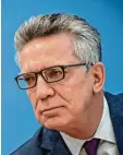  ?? Foto: dpa ?? Thomas de Maizière hält die Zahl der Asylbewerb­er für zu hoch.