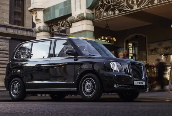  ??  ?? The electric version of the cab will go on sale next year (London Taxi Company)