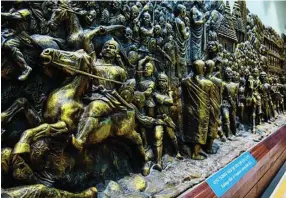  ??  ?? Prime Minister Narendra Modi (above) honouring a descendant of tribal warrior Rendo Majhi. A sculpture (right) depicting the Paika revolt at Odisha State Museum in Bhubaneswa­r.