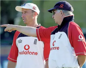  ??  ?? Great partnershi­p: Nasser Hussain and coach Duncan Fletcher