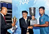  ??  ?? Best men’s fencer Manjula Fernando receiving his trophy from Chief Guest Dian Gomes, former President NFASL and incumbent President of ABA