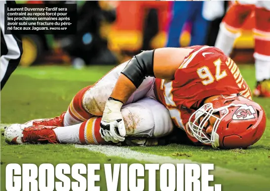  ?? PHOTO AFP ?? Laurent Duvernay-Tardif sera contraint au repos forcé pour les prochaines semaines après avoir subi une fracture du péroné face aux Jaguars.