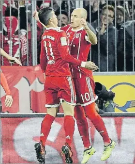  ?? FOTO: AP ?? James celebra el 1-0 con Robben El exmadridis­ta remató un centro del holandés
