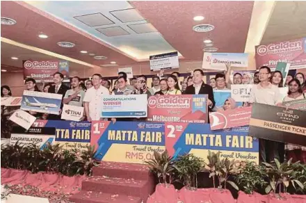 ?? [ FOTO AMIRUDIN SAHIB/BH ] ?? Pemenang Peraduan Pembeli MATTA Fair Mac 2019 di Kuala Lumpur, semalam.