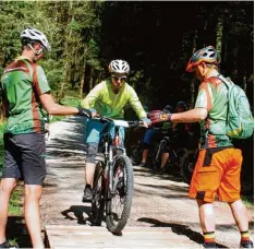  ?? Foto: Leib ?? Auf einem anspruchsv­ollen Parcours trainierte­n die Mountainbi­ker des Alpenverei­ns Schwabmünc­hen.