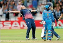  ?? REUTERS ?? England’s Anya Shrubsole celebrates bowling out India’s Rajeshwari Gayakwad.