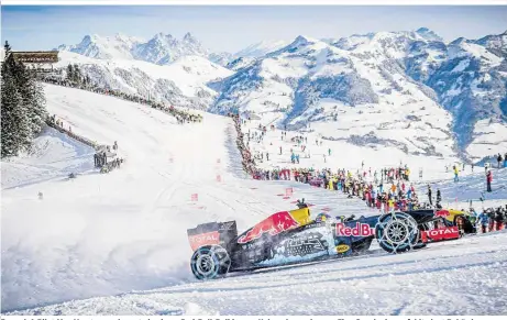  ??  ?? Formel-1-Pilot Max Verstappen brauste in einem Red-Bull-Boliden am Hahnenkamm herum. Eine Genehmigun­g fehlte laut Behörden