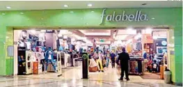  ??  ?? INTERÉS. Falabella buscaría comprar 12 tiendas Comercial Mexicana a Soriana.