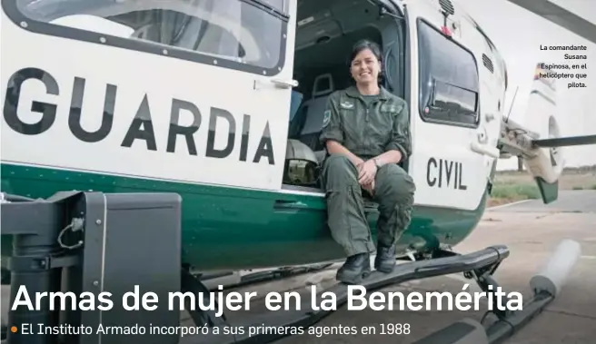 ?? VÍCTOR RODRÍGUEZ ?? La comandante­Susana Espinosa, en el helicópter­o quepilota.