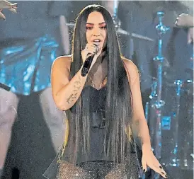  ??  ?? Una estrella. Demi Lovato le puso música a su problema con la bebida.