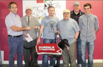  ??  ?? The An Cú Veterinary Novice Unraced 400 Final was won by Clerihan Aussi for the Steering-Job Syndicate. Pictured is Brian Jones (sponsor) presenting the trophy to winning connection­s, Harry Lawrence, Peter McArdle, Paddy Duffy, Colm Lawrence and Robert...